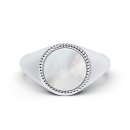 Signet ring round mother of pearl silver